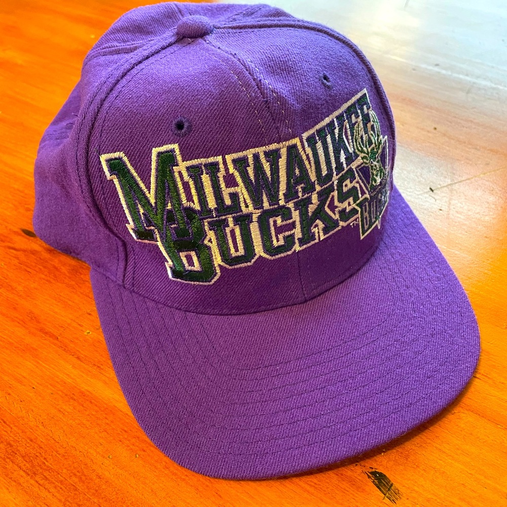 RARE VINTAGE - 90’s Milwaukee Bucks Starter SnapBack - 100% Wool